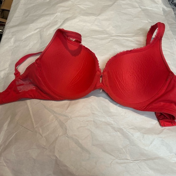 Victoria's Secret Red Push-Up Bra with Underwire Support - Picture 3 of 4